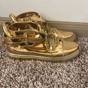 Buscemi Designer Gold Sneakers they are a size 8 I can no longer fit them sadly.